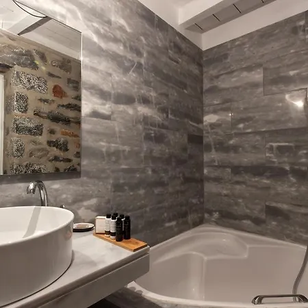 Aegila Boutique 4*